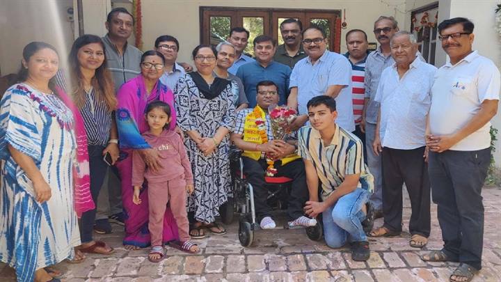 अंतर्राष्ट्रीय एबिलिम्पिक में भाग लेने दिव्यांग रजनीश फ्रांस रवाना